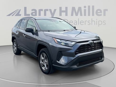 Used 2025 Toyota RAV4 LE AWD/4WD image 7