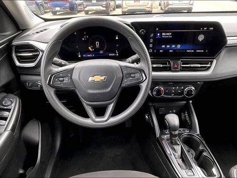 Used 2025 Chevrolet TrailBlazer LT AWD/4WD image 5