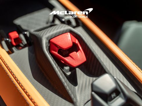 Used 2024 Lamborghini Revuelto AWD/4WD image 17