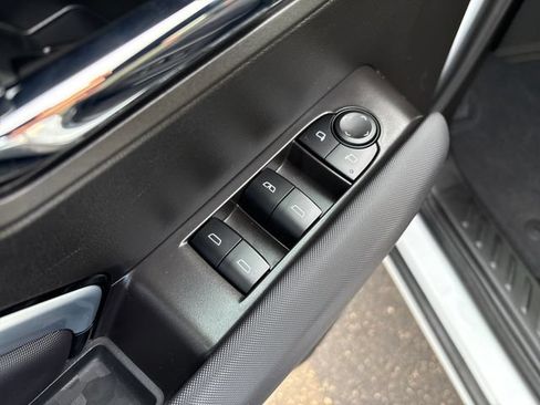 Used 2025 Chevrolet Colorado Z71 AWD/4WD image 13