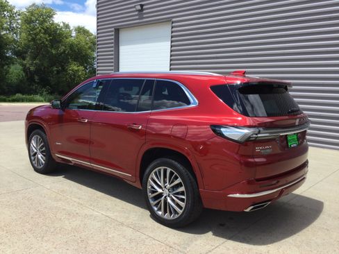 Used 2025 Buick Enclave Avenir w/ Super Cruise Package AWD/4WD image 7