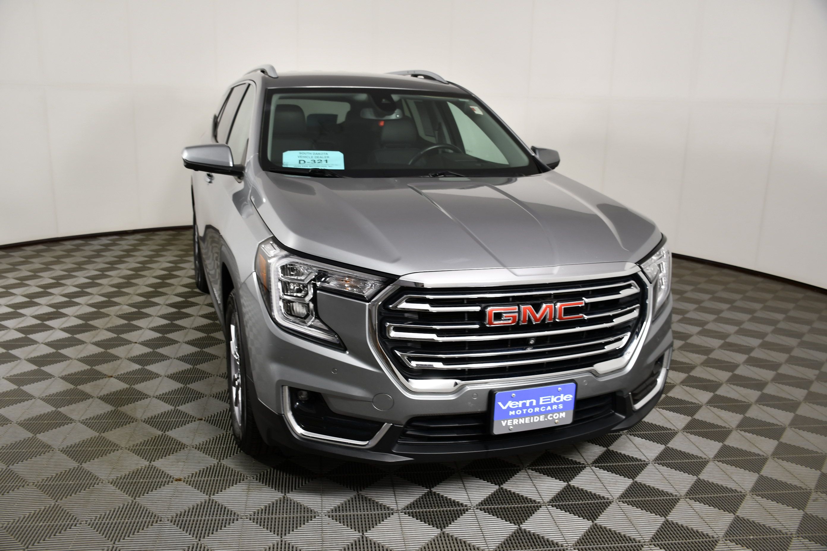Used 2024 GMC Terrain SLT w/ Tech Package AWD/4WD image 3