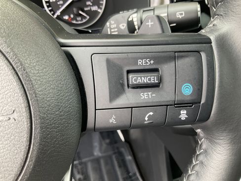 Used 2025 Nissan Pathfinder SV AWD/4WD image 31