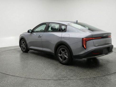 Used 2025 Kia K4 LXS image 6