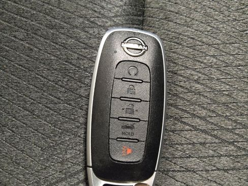 Used 2024 Nissan Rogue SV image 32