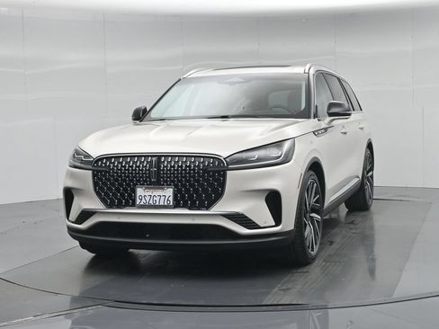 Used 2025 Lincoln Aviator Reserve w/ Equipment Group 201A AWD/4WD image 62