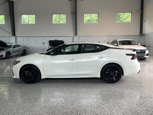 Used 2023 Nissan Maxima SR w/ Sport Mat Group FWD image 5