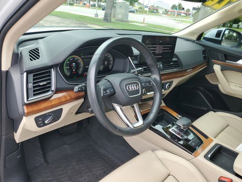 Used 2022 Audi Q5 e Premium Plus image 16