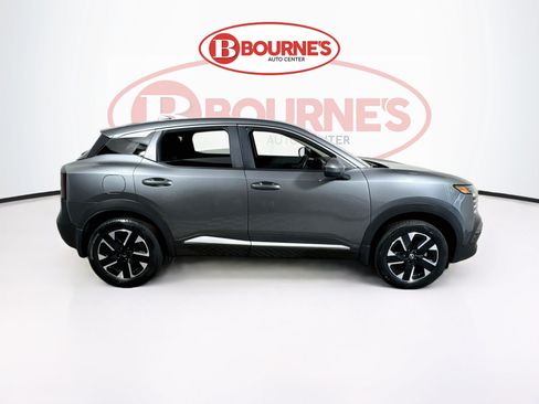 Used 2025 Nissan Kicks SV AWD/4WD image 10