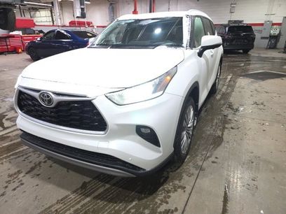 New 2026 Toyota Highlander Platinum