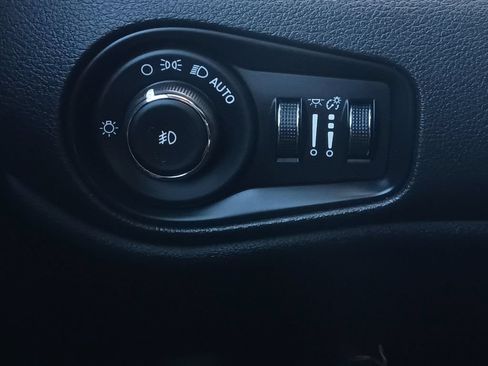 Used 2016 Jeep Renegade Trailhawk AWD/4WD image 12