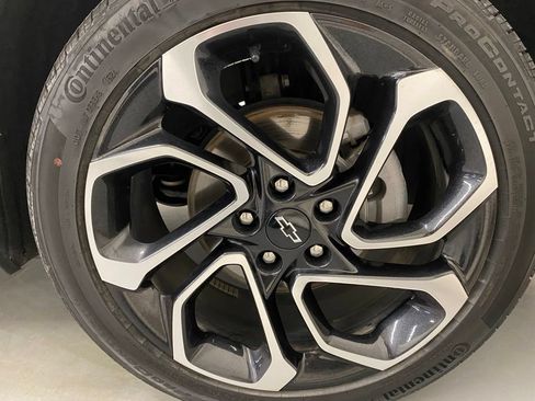 Used 2025 Chevrolet Trax RS FWD image 24