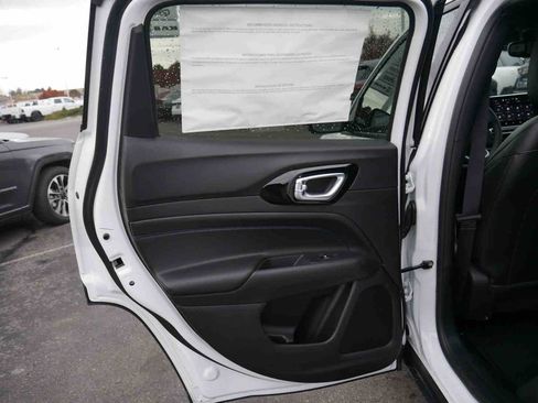 New 2026 Jeep Compass Latitude image 11