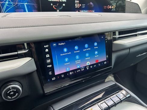 Certified 2025 Lincoln Navigator L Reserve AWD/4WD image 40