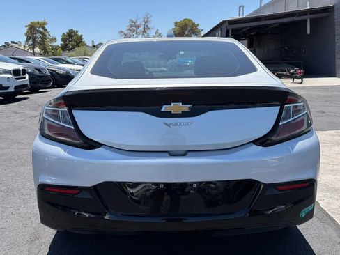 Used 2017 Chevrolet Volt LT FWD image 4