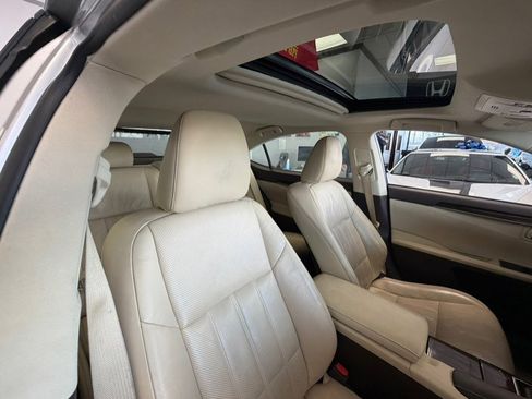 Used 2016 Lexus ES 350 w/ Luxury Package w/Wood Trim image 27