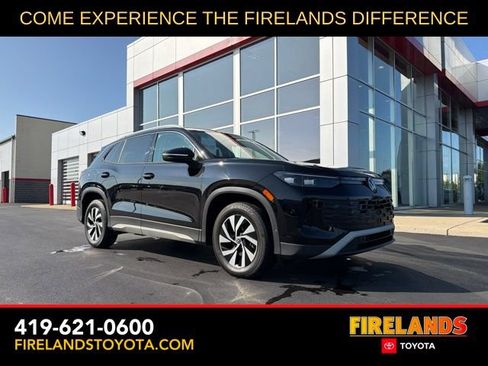 Used 2025 Volkswagen Tiguan S FWD image 1