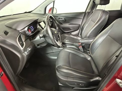 Used 2019 Chevrolet Trax LT w/ LT Convenience Package FWD image 12