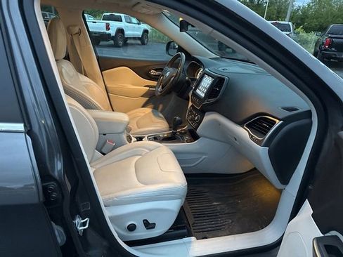 Used 2022 Jeep Cherokee Latitude Lux w/ Sun & Sound Group AWD/4WD image 25