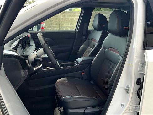 Used 2025 Nissan Kicks SR w/ SR Premium Package FWD image 15