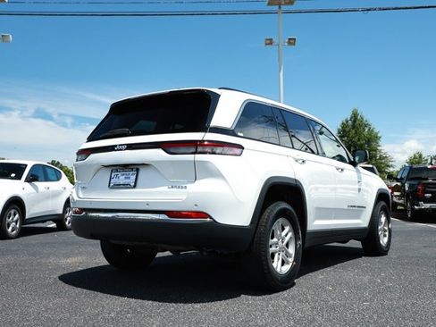 Used 2024 Jeep Grand Cherokee Laredo RWD image 6