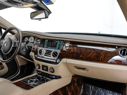 Used 2016 Rolls-Royce Wraith RWD image 10