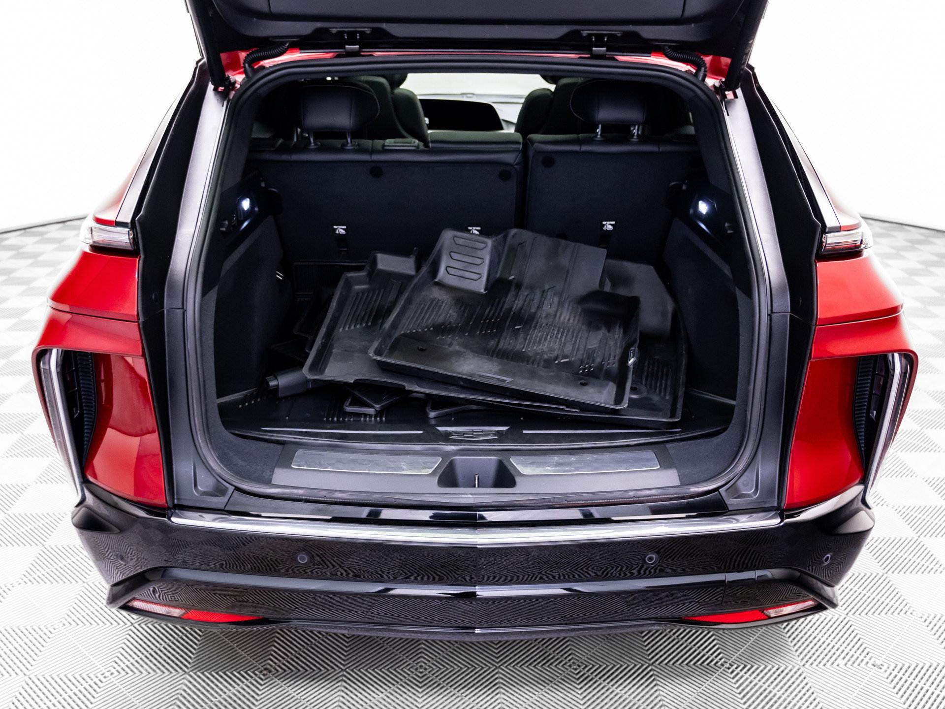 Certified 2025 Cadillac Lyriq Luxury w/ LPO, Floor Liner Package AWD/4WD image 37