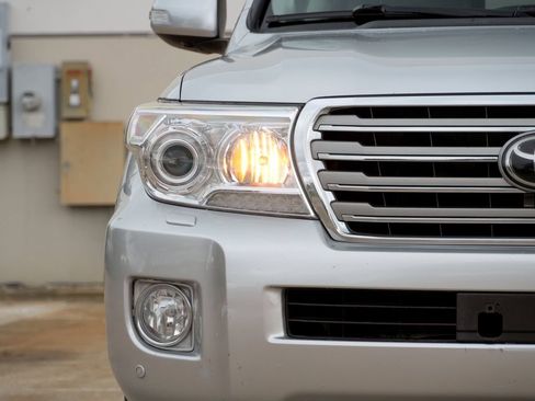 Used 2015 Toyota Land Cruiser AWD/4WD image 20