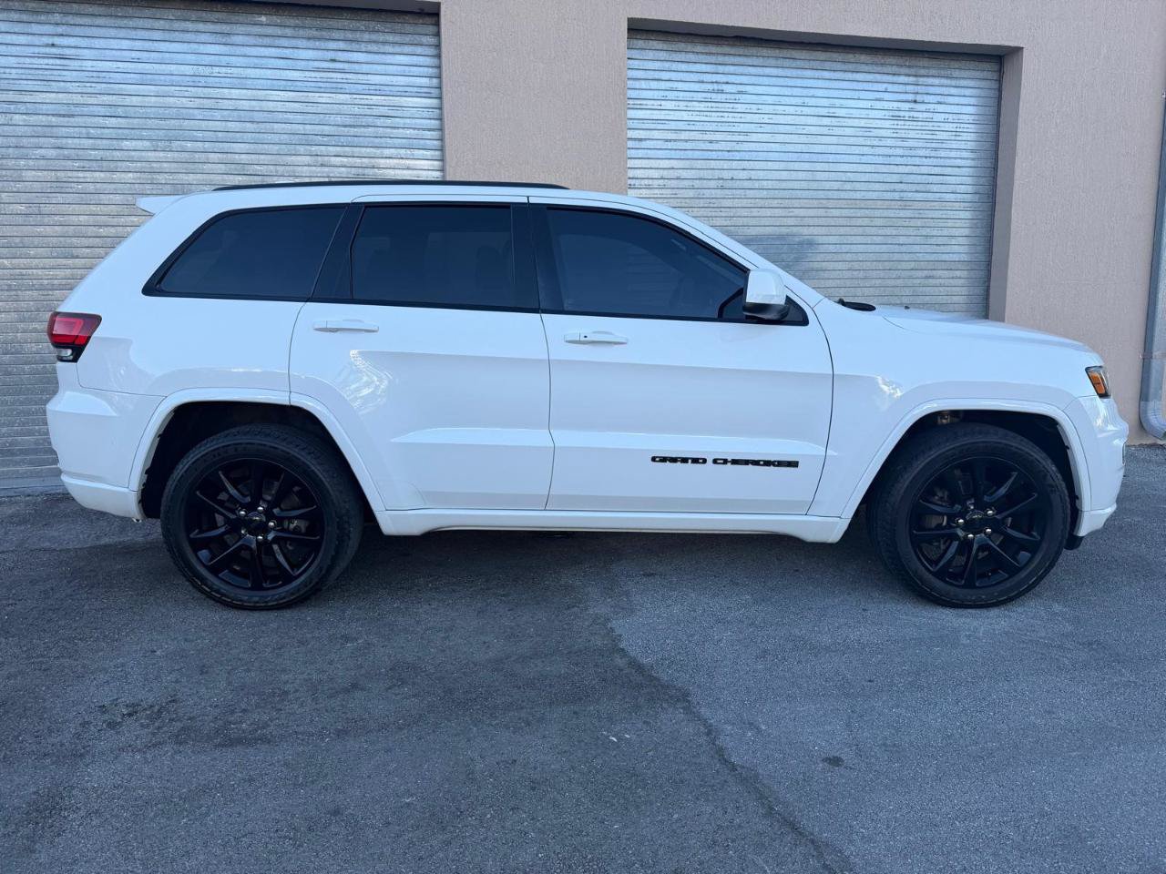 Used 2019 Jeep Grand Cherokee Laredo RWD image 14