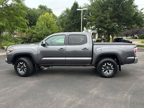 Used 2020 Toyota Tacoma TRD Off-Road w/ Blackout Package AWD/4WD image 15