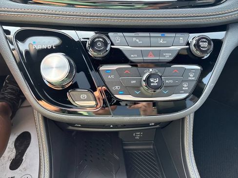 New 2027 Chrysler Pacifica Pinnacle AWD/4WD image 20