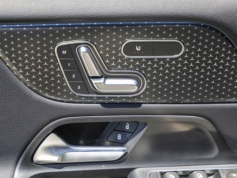 New 2024 Mercedes-Benz EQB 300 4MATIC image 25