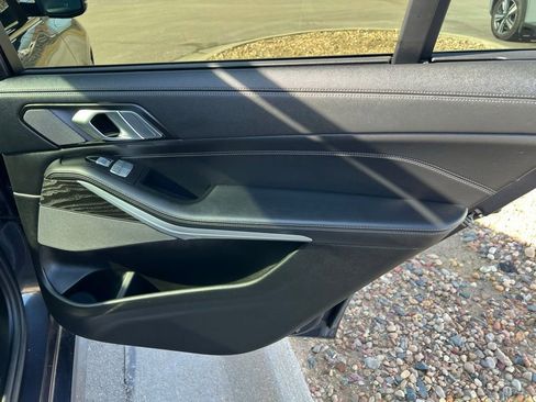 Used 2022 BMW X7 M50i image 31