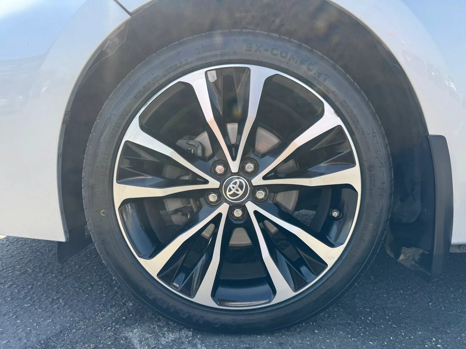 Used 2017 Toyota Corolla SE w/ Carpet Mat Package (TMS) FWD image 17