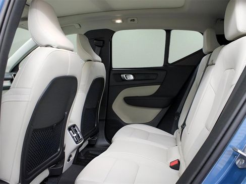 New 2025 Volvo XC40 B5 Ultra w/ Climate Package image 19