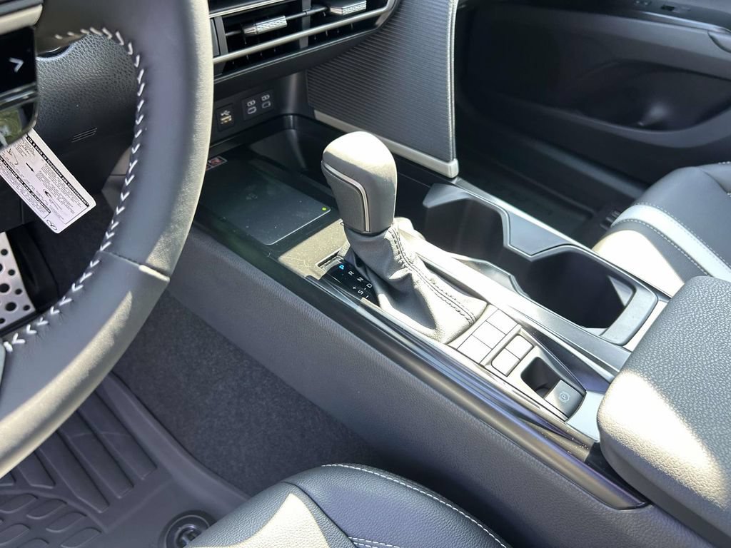 New 2026 Toyota Camry Hybrid FWD image 19