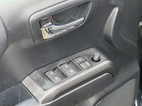 Used 2021 Toyota Tacoma TRD Sport image 15