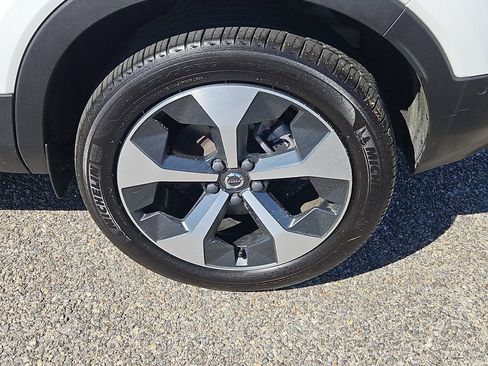 Used 2024 Volvo XC40 B5 Plus w/ Climate Package AWD/4WD image 8