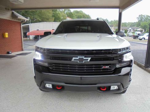 Used 2022 Chevrolet Silverado 1500 LT Trail Boss w/ Convenience Package II image 3