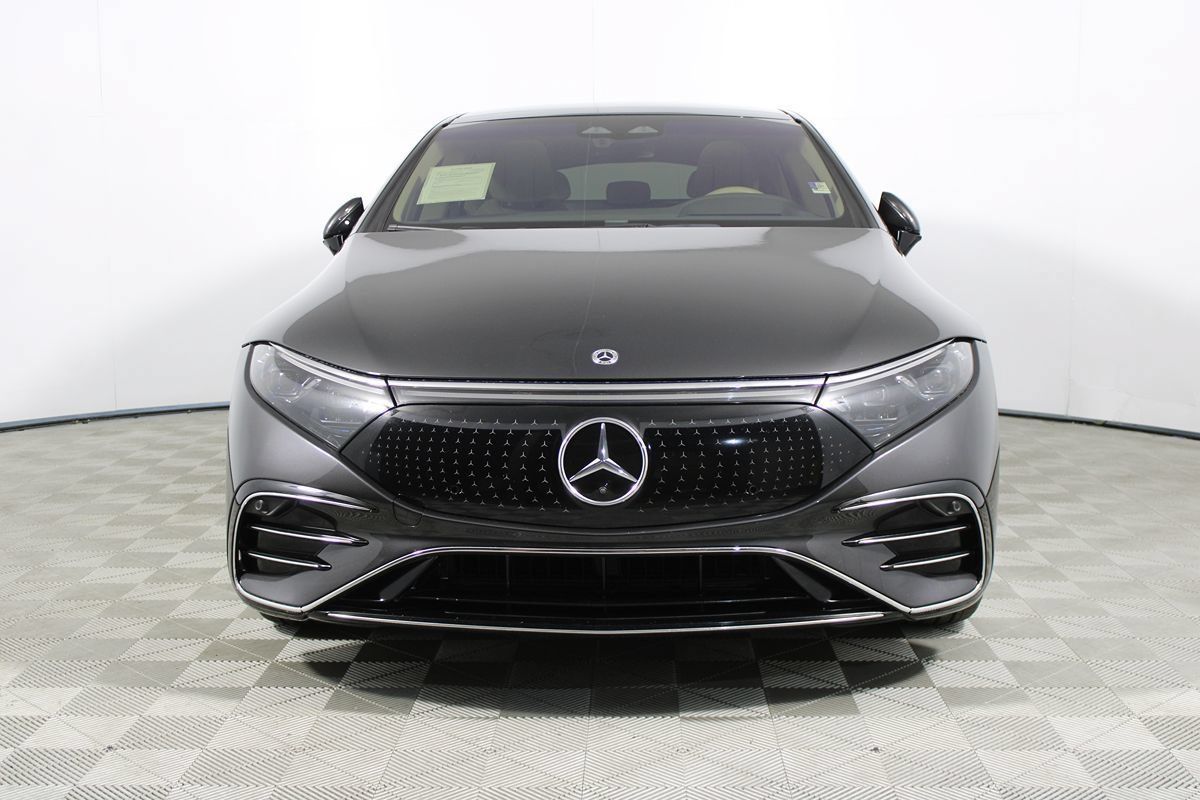Used 2022 Mercedes-Benz EQS 580 4MATIC Sedan image 2