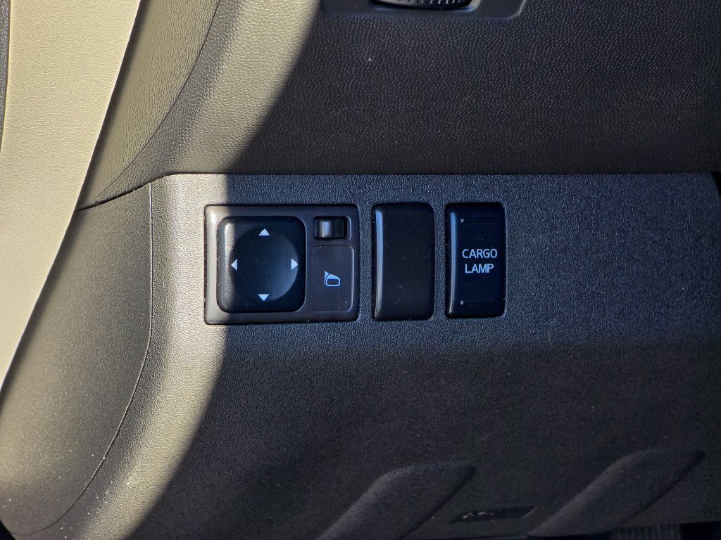 Used 2011 Nissan Frontier PRO-4X AWD/4WD image 41