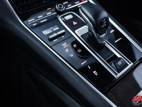 Used 2018 Porsche Panamera 4S image 22