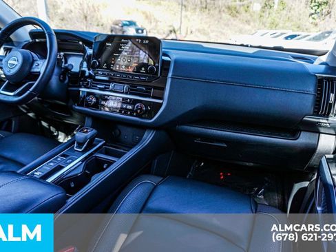 Used 2025 Nissan Pathfinder SL FWD image 26
