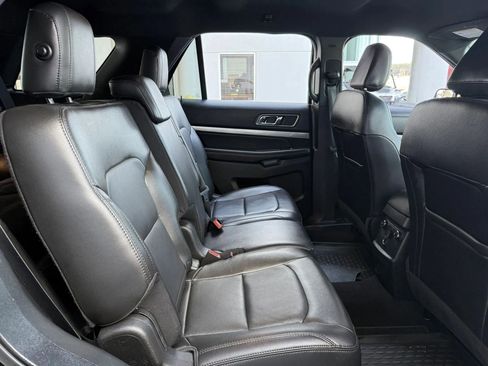 Used 2018 Ford Explorer XLT w/ Equipment Group 202A image 20