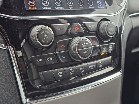 Used 2019 Jeep Grand Cherokee Limited image 23