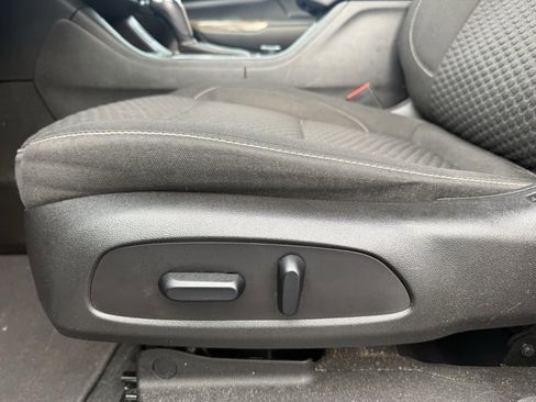 Used 2019 GMC Acadia SLE image 17