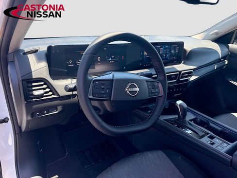 Used 2026 Nissan Sentra SV w/ SV Convenience Package FWD image 11