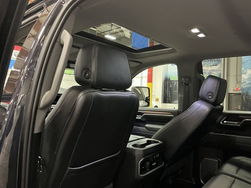 Used 2024 GMC Sierra 3500 Denali w/ Denali Reserve Package AWD/4WD image 18