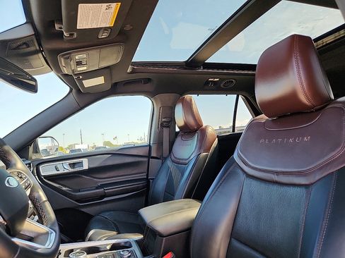 Used 2020 Ford Explorer Platinum image 12