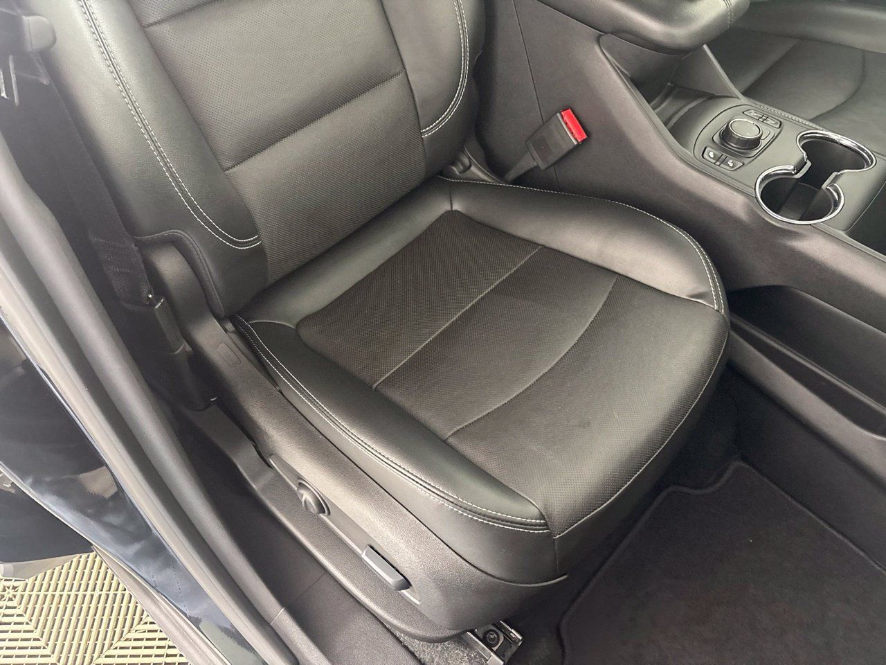 Used 2023 GMC Terrain SLT w/ Infotainment Package II AWD/4WD image 37